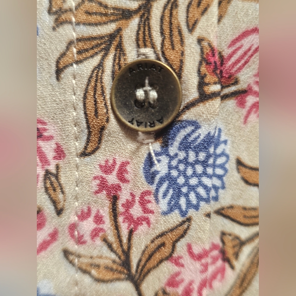 Ariat Women’s XL Beige Floral Western Shirt Blue & Pink Snap Button EUC - Picture 4 of 12